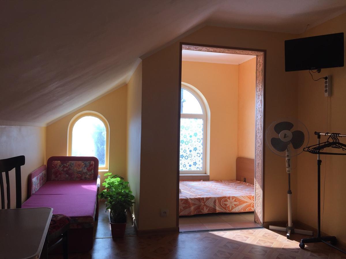 Guest House Kamenny Dom Karolino-Bugaz Exteriér fotografie