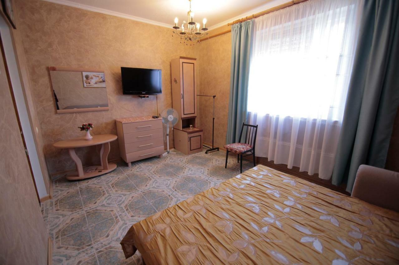 Guest House Kamenny Dom Karolino-Bugaz Exteriér fotografie