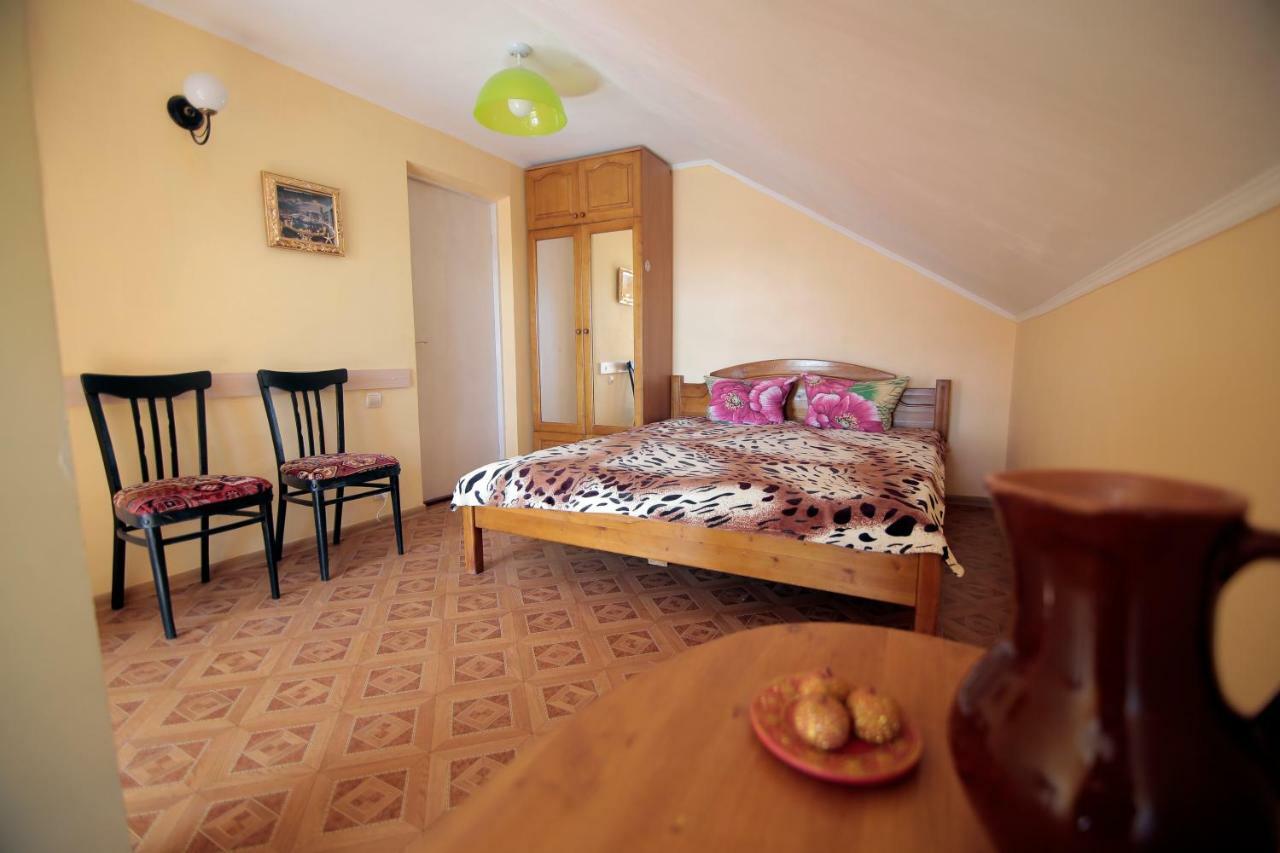Guest House Kamenny Dom Karolino-Bugaz Exteriér fotografie