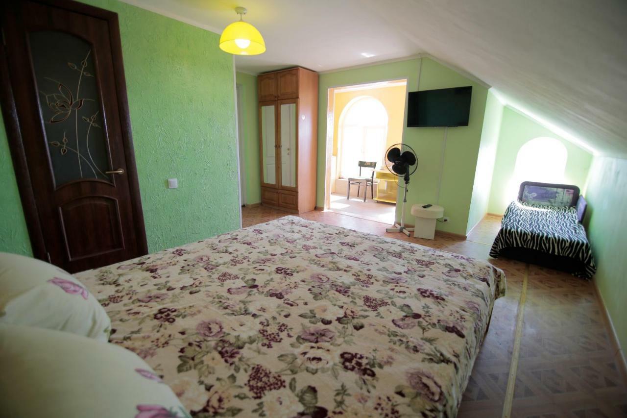 Guest House Kamenny Dom Karolino-Bugaz Exteriér fotografie